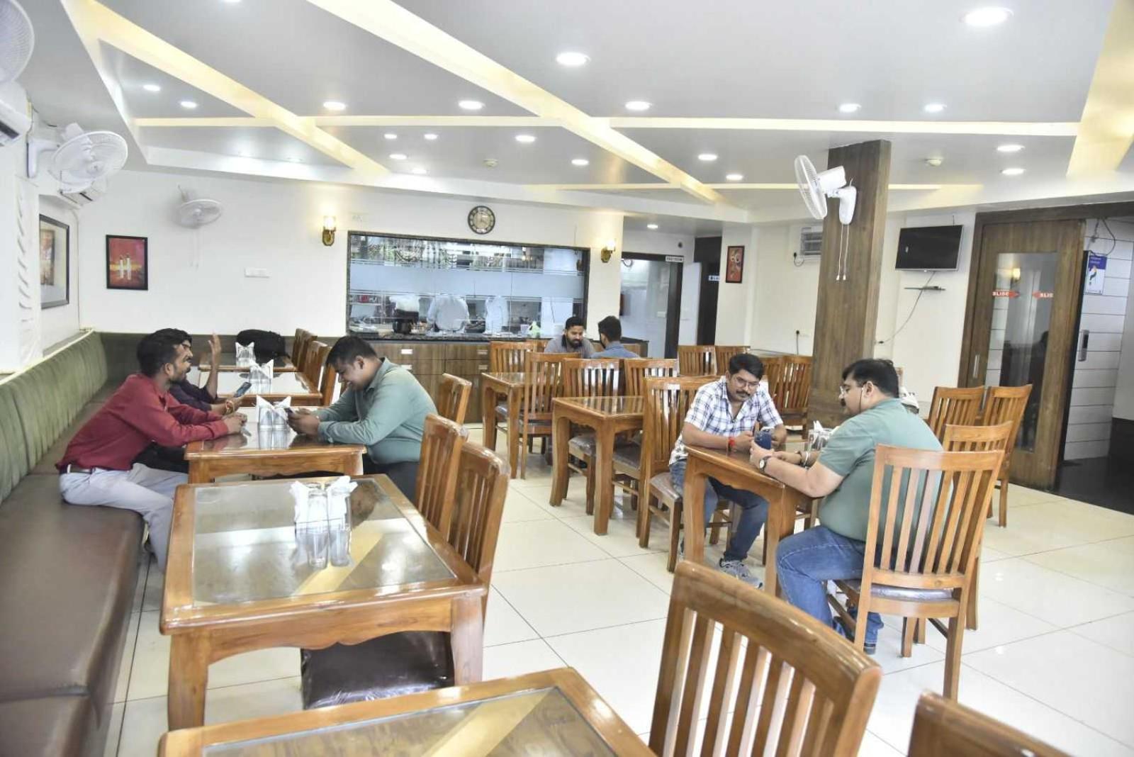 Super Hotel O Taste Of Temple Bhopal Exterior foto