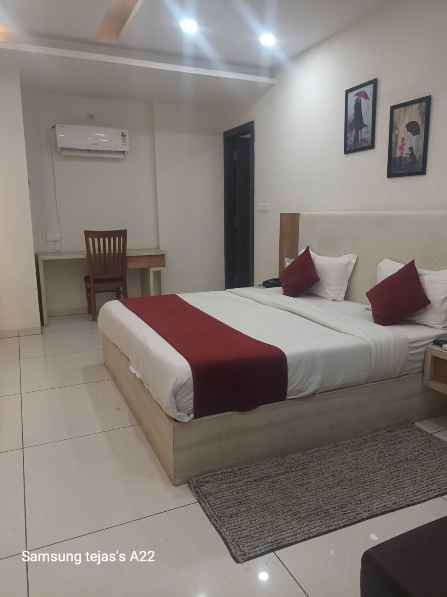 Super Hotel O Taste Of Temple Bhopal Exterior foto